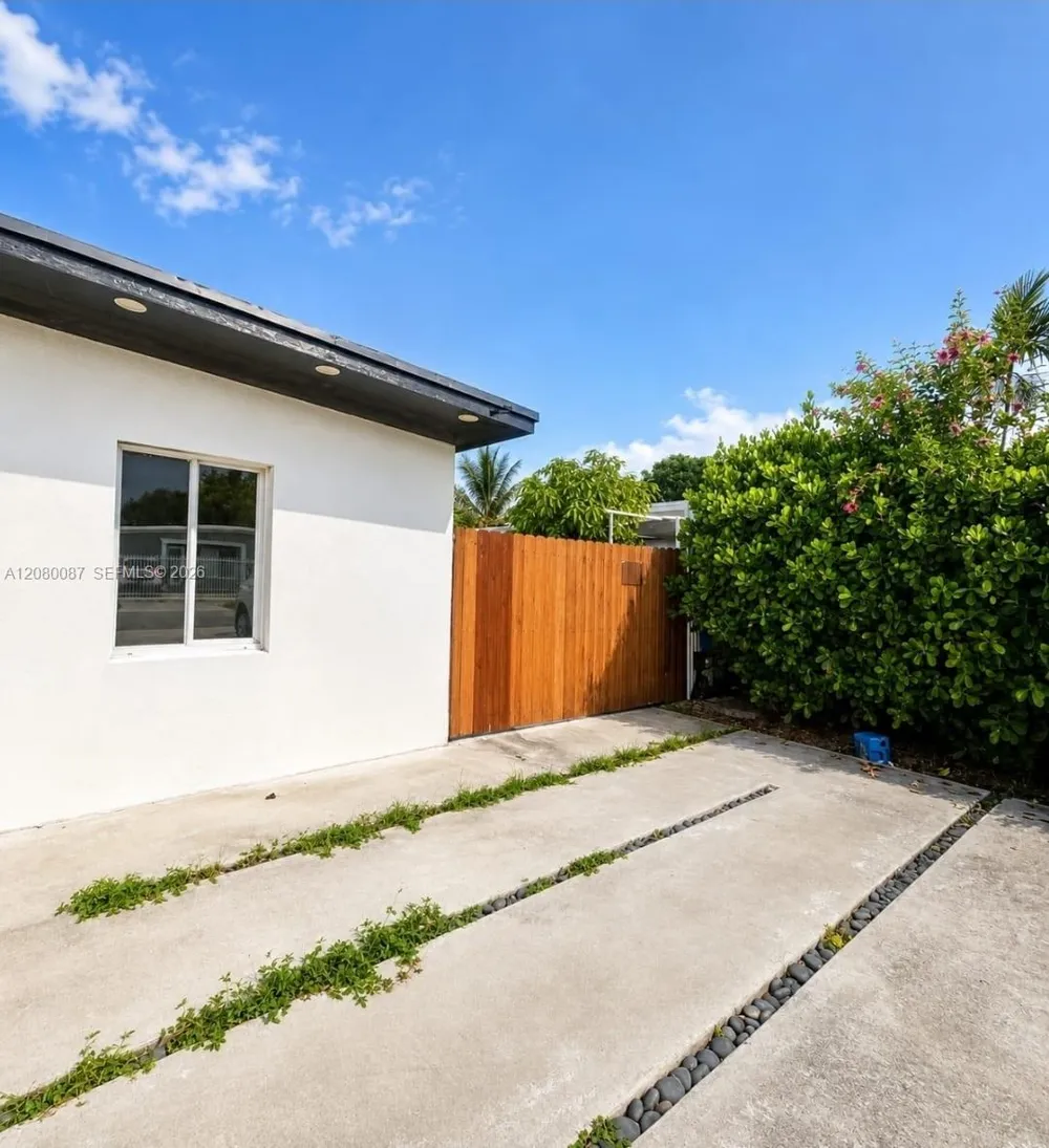 12445 NW 20th Ave Miami, FL 33167