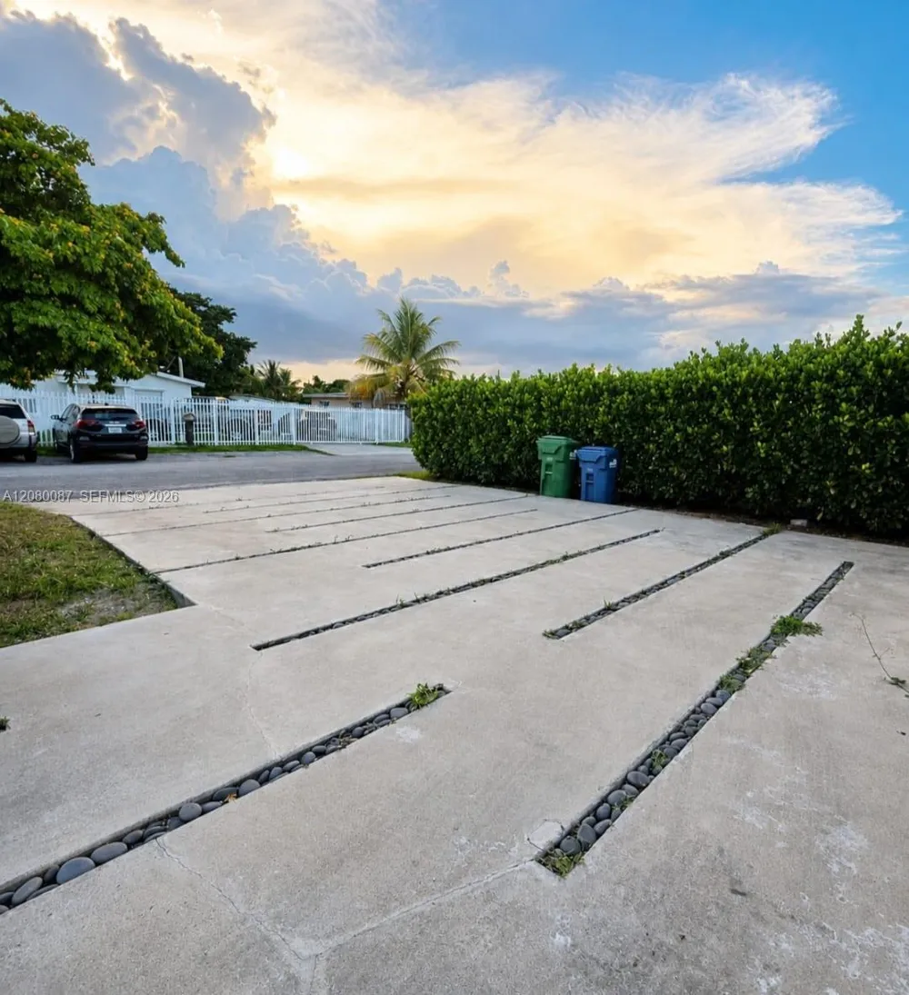 12445 NW 20th Ave Miami, FL 33167