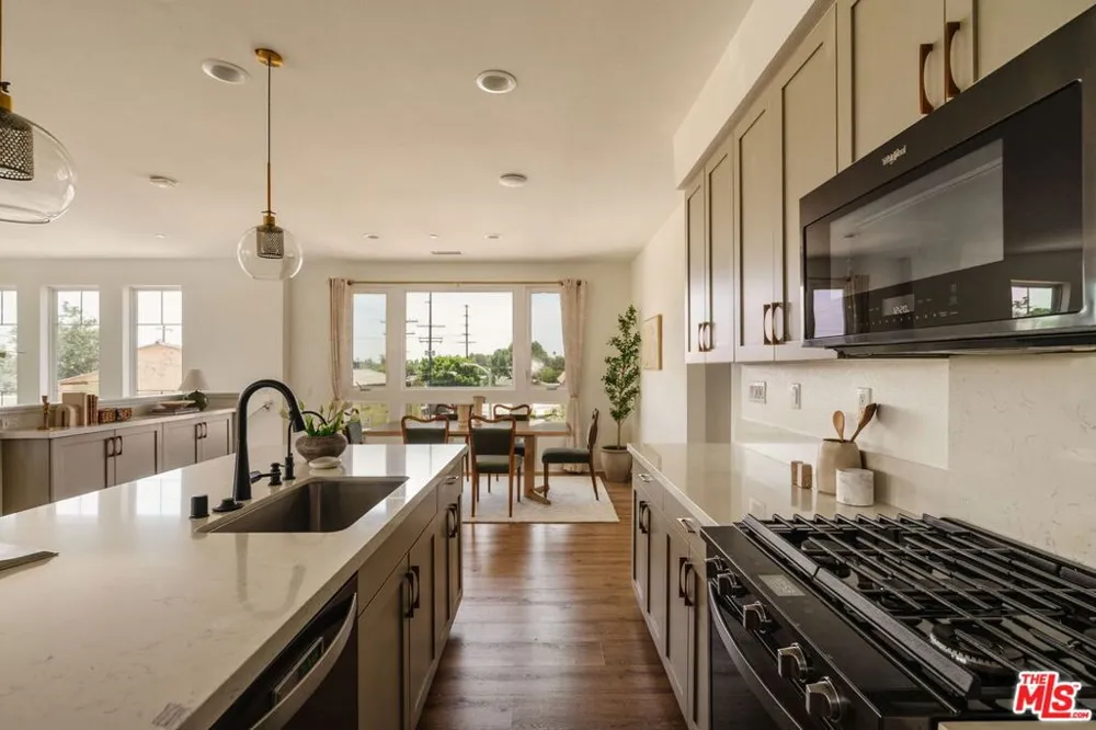 2911 W Exposition Place #1 Los Angeles, CA 90018