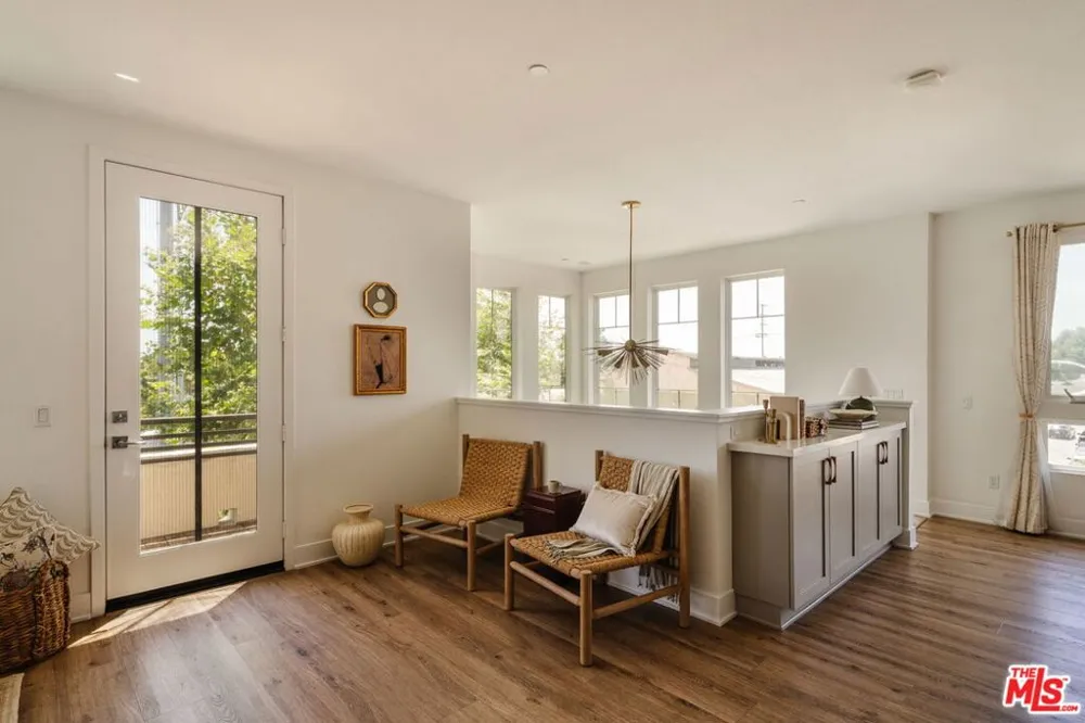 2911 W Exposition Place #1 Los Angeles, CA 90018