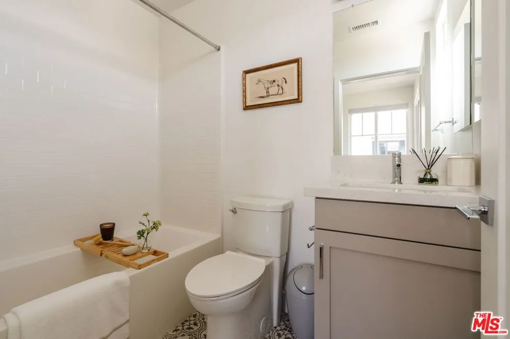 2911 W Exposition Place #1 Los Angeles, CA 90018