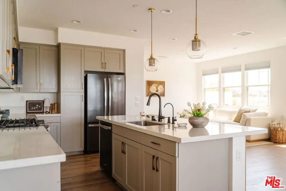 2911 W Exposition Place #1 Los Angeles, CA 90018