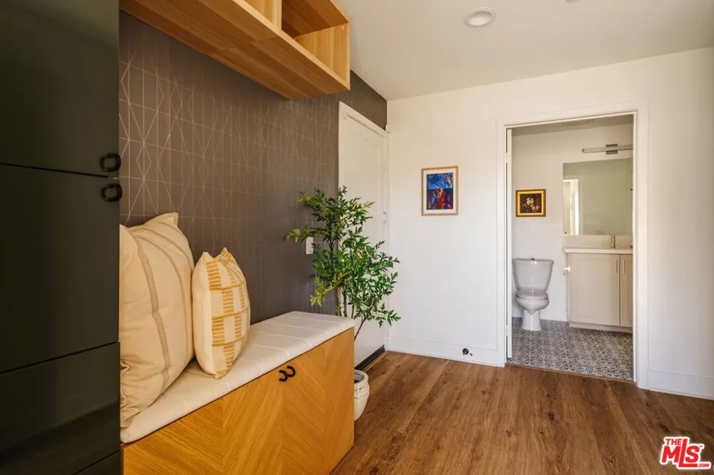 2911 W Exposition Place #1 Los Angeles, CA 90018