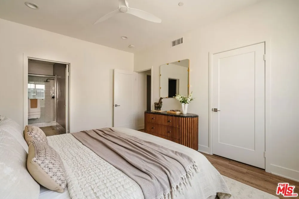 2911 W Exposition Place #1 Los Angeles, CA 90018
