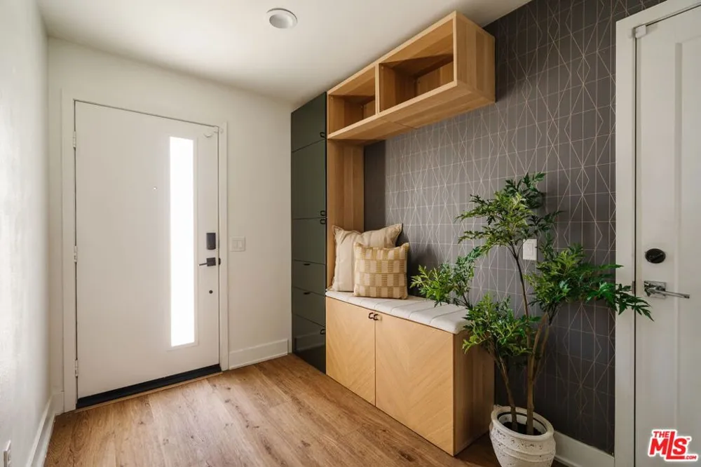 2911 W Exposition Place #1 Los Angeles, CA 90018