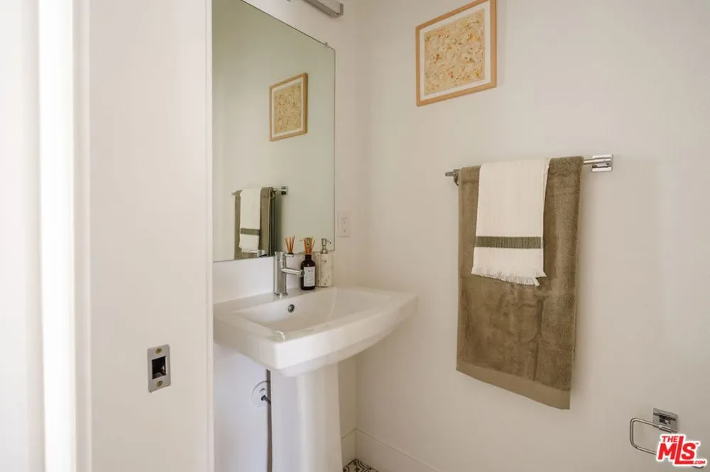 2911 W Exposition Place #1 Los Angeles, CA 90018