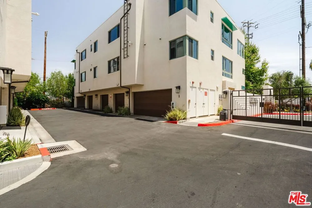 2911 W Exposition Place #1 Los Angeles, CA 90018