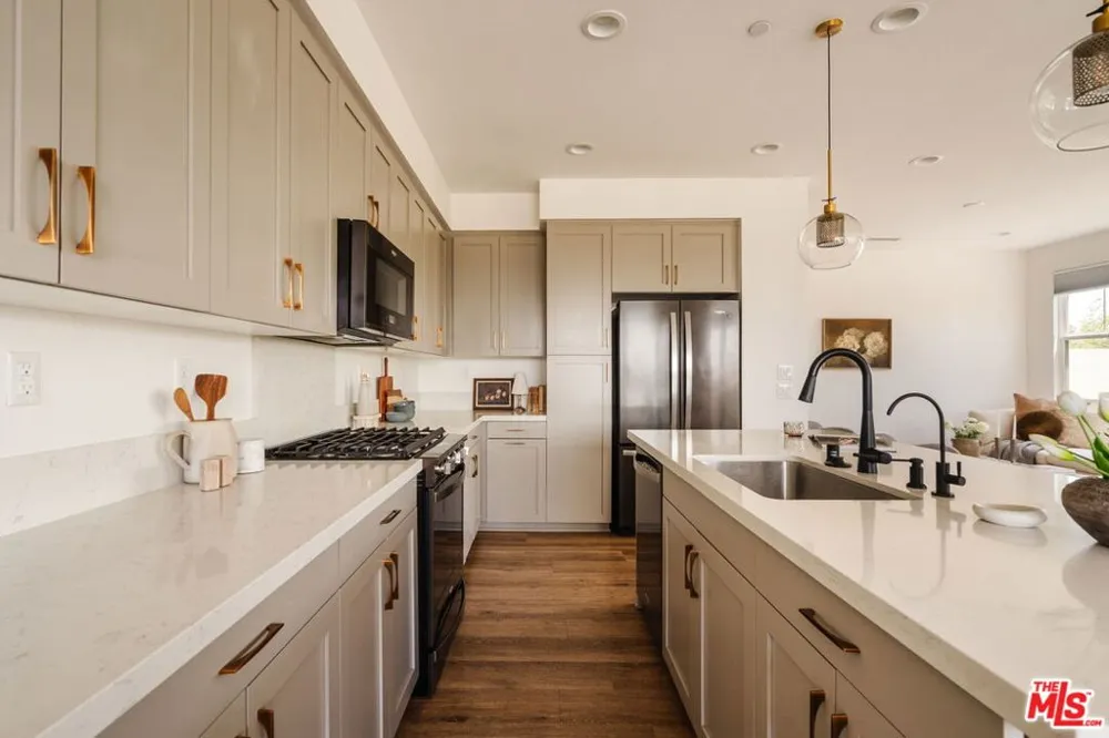 2911 W Exposition Place #1 Los Angeles, CA 90018