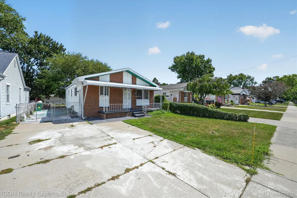 32000 Saint Margaret Street St Clair Shores City, MI 48082
