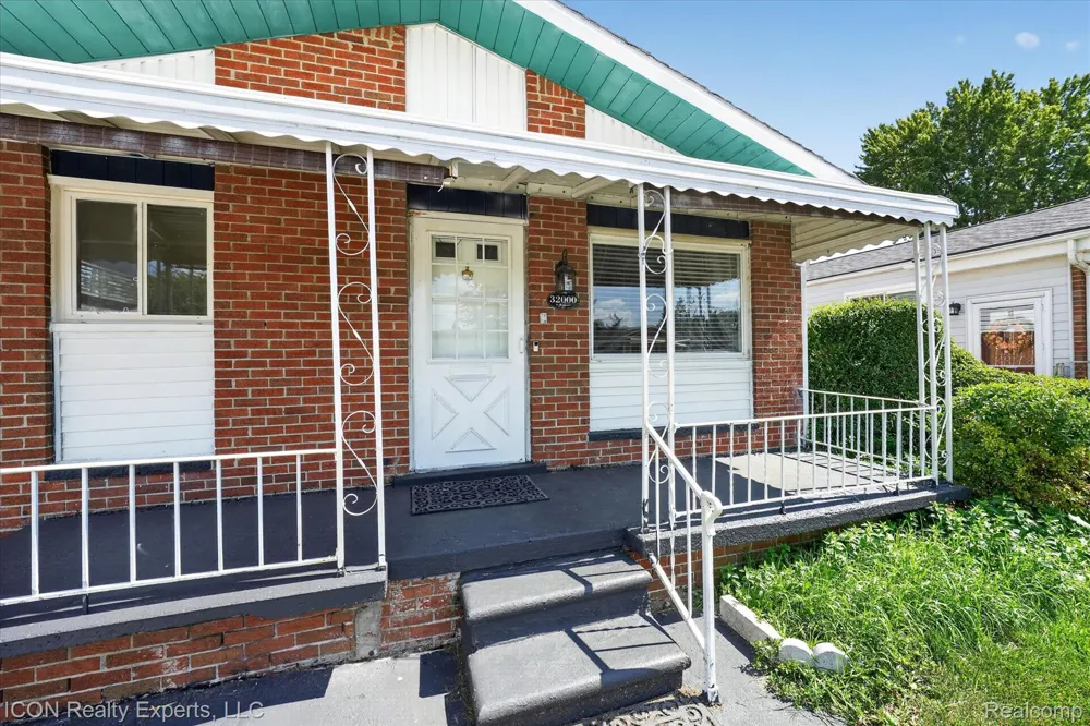 32000 Saint Margaret Street St Clair Shores City, MI 48082