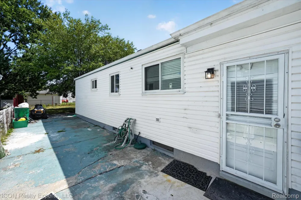 32000 Saint Margaret Street St Clair Shores City, MI 48082