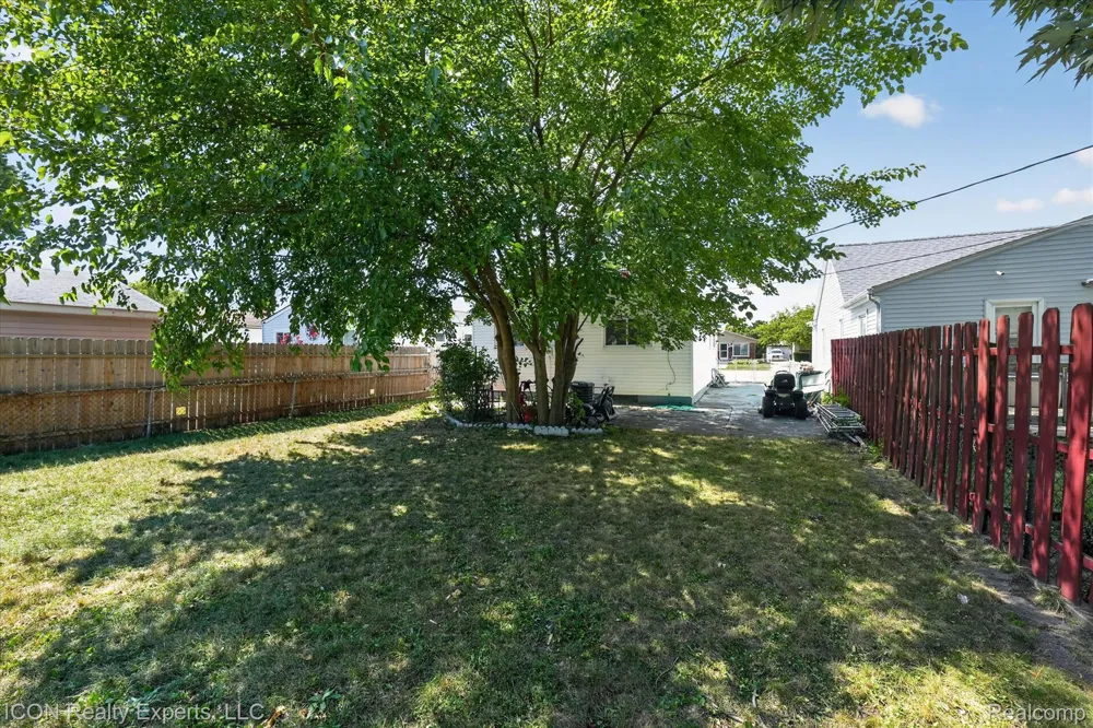 32000 Saint Margaret Street St Clair Shores City, MI 48082