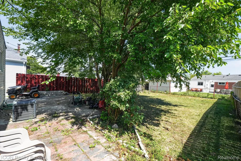 32000 Saint Margaret Street St Clair Shores City, MI 48082