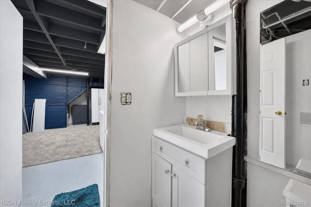 32000 Saint Margaret Street St Clair Shores City, MI 48082