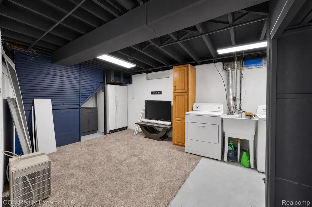 32000 Saint Margaret Street St Clair Shores City, MI 48082