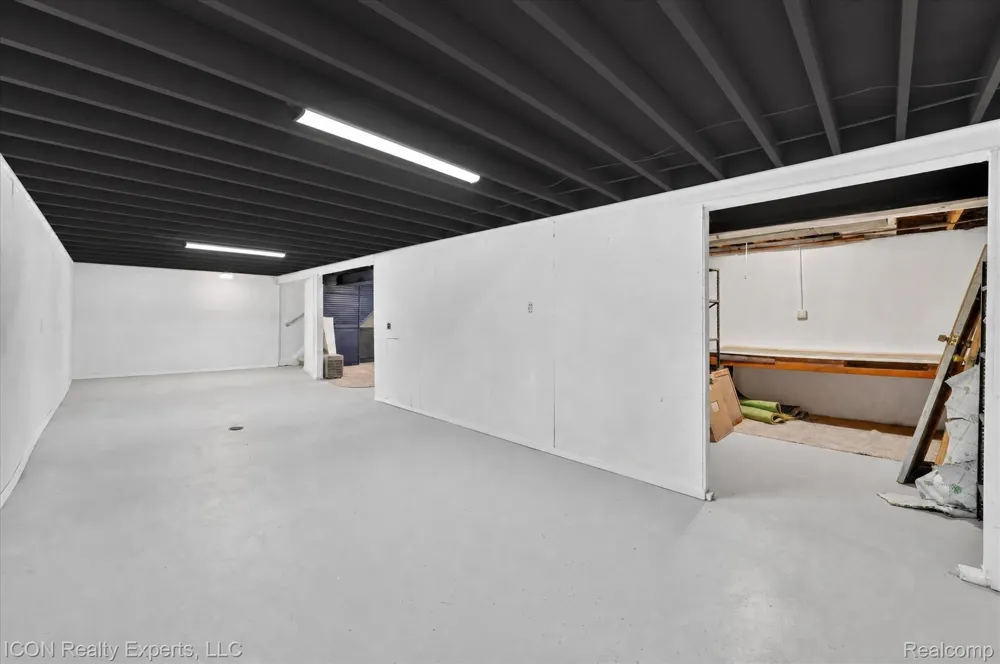 32000 Saint Margaret Street St Clair Shores City, MI 48082