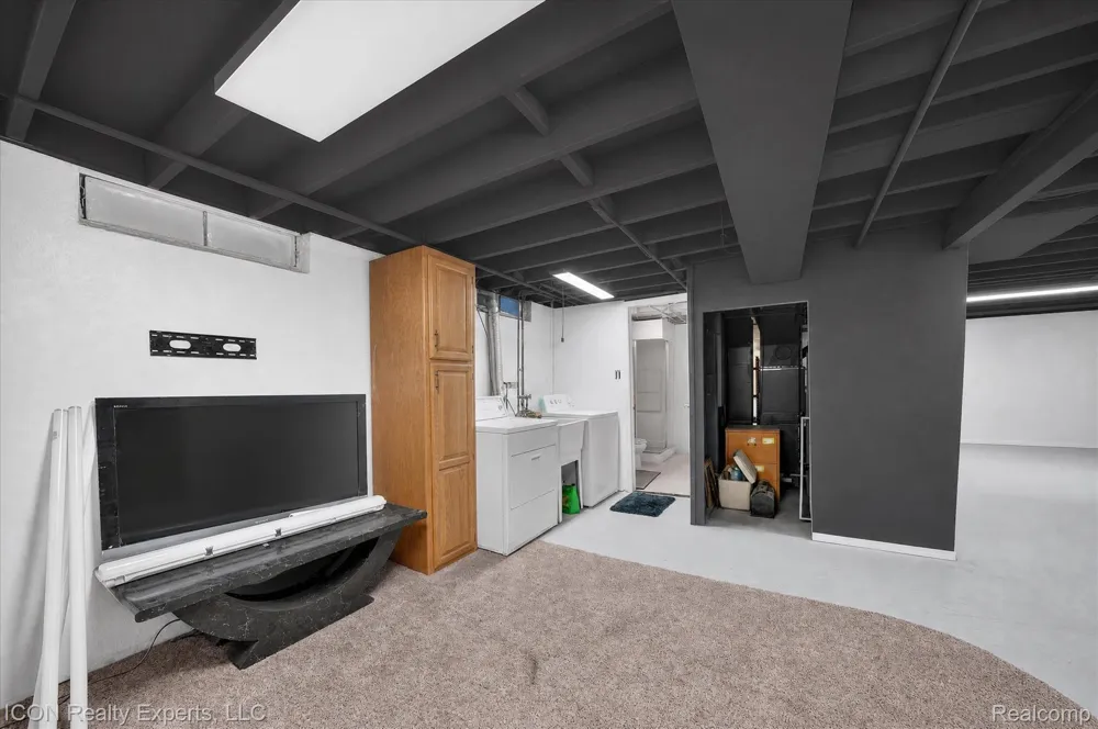 32000 Saint Margaret Street St Clair Shores City, MI 48082