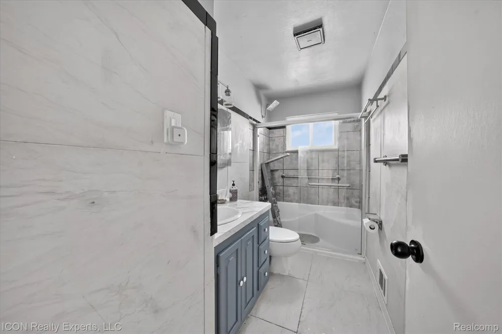 32000 Saint Margaret Street St Clair Shores City, MI 48082