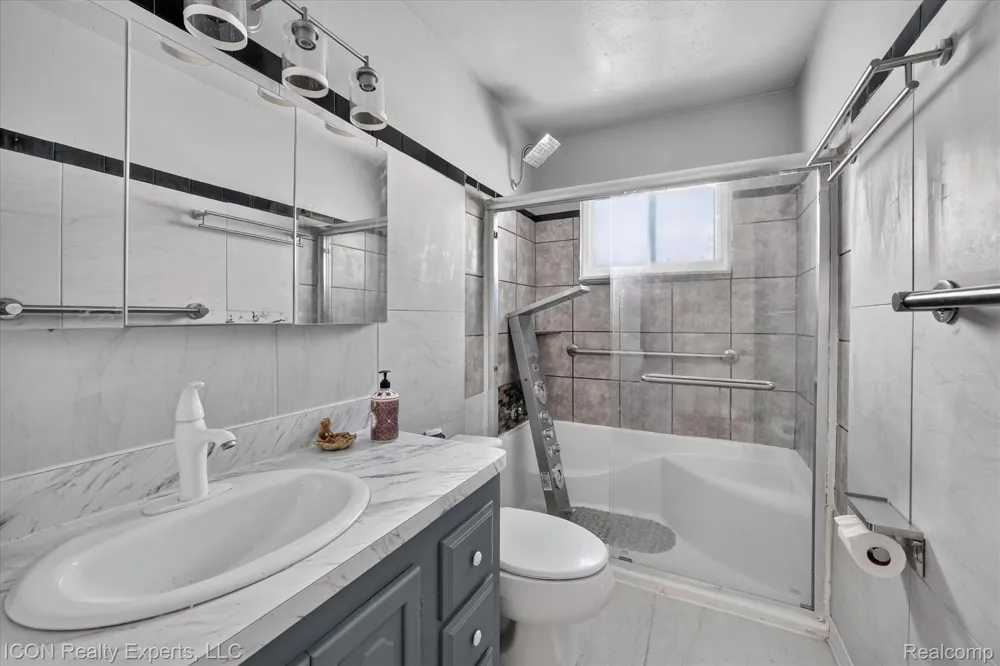 32000 Saint Margaret Street St Clair Shores City, MI 48082