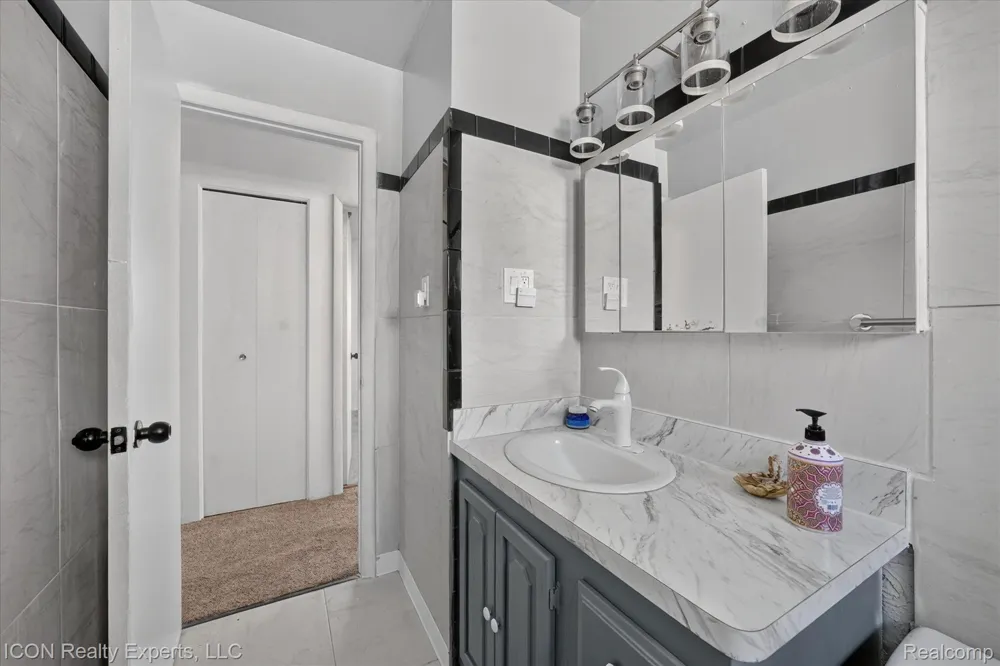 32000 Saint Margaret Street St Clair Shores City, MI 48082