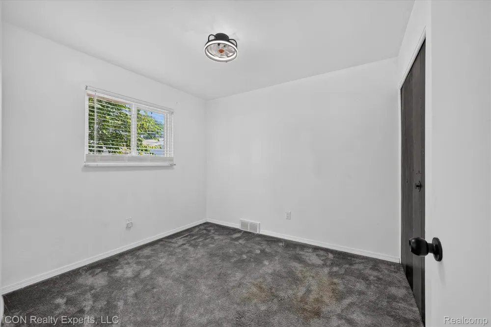 32000 Saint Margaret Street St Clair Shores City, MI 48082