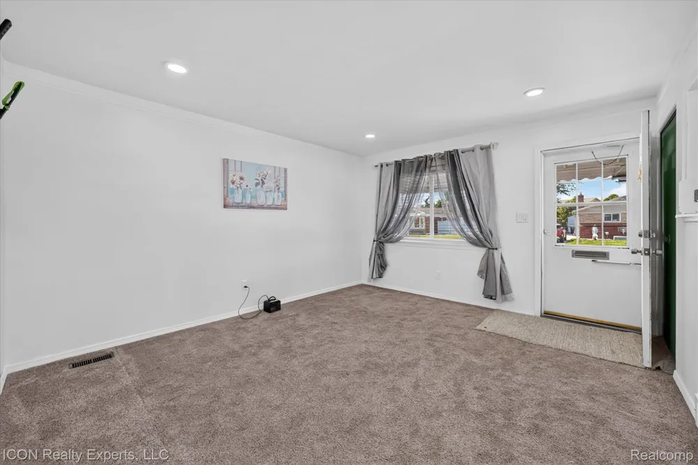 32000 Saint Margaret Street St Clair Shores City, MI 48082
