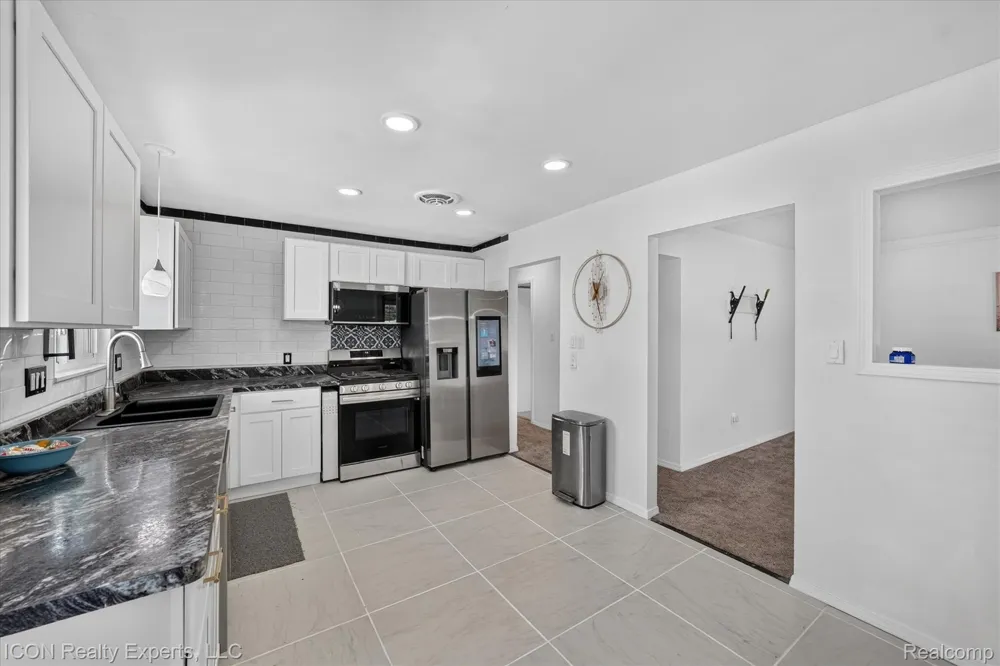 32000 Saint Margaret Street St Clair Shores City, MI 48082