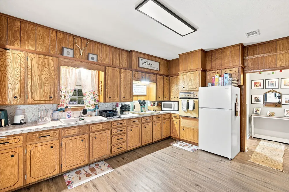 7094 Horseshoe Bend Trail Weatherford, TX 76087