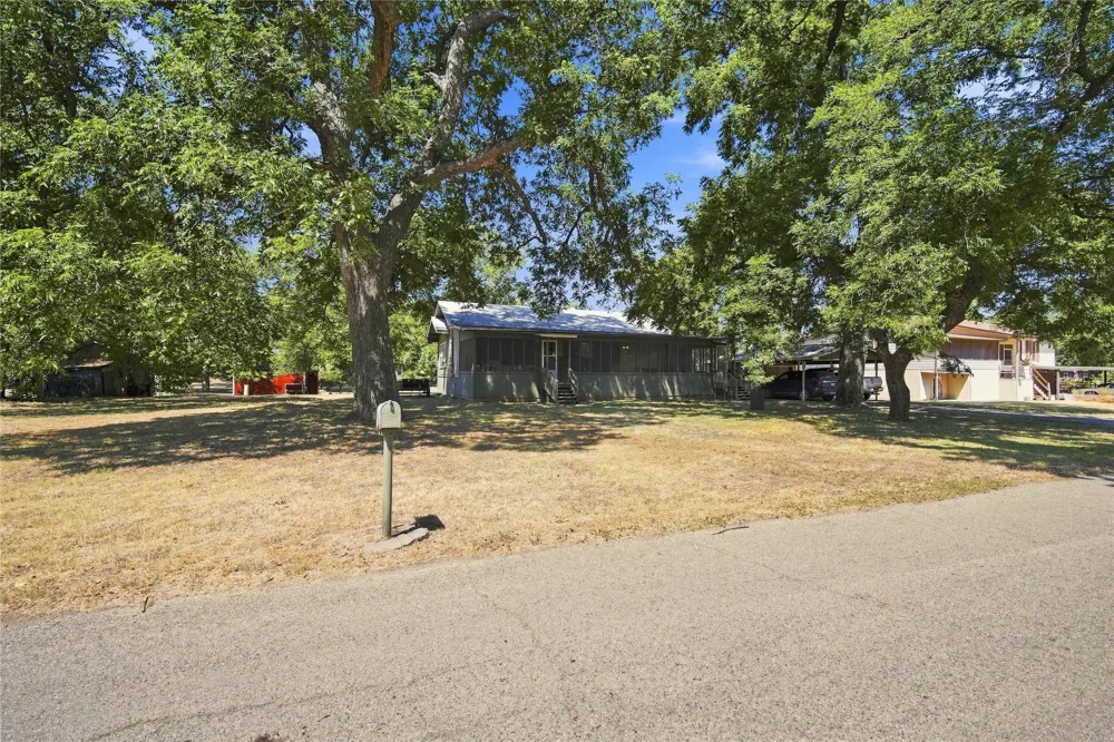 7094 Horseshoe Bend Trail Weatherford, TX 76087