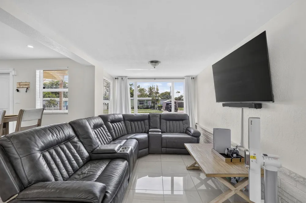 1633 NE 51st Court Pompano Beach, FL 33064
