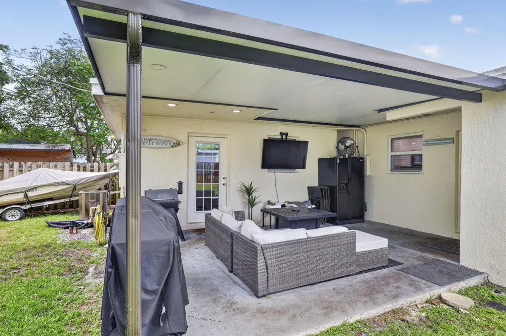 1633 NE 51st Court Pompano Beach, FL 33064