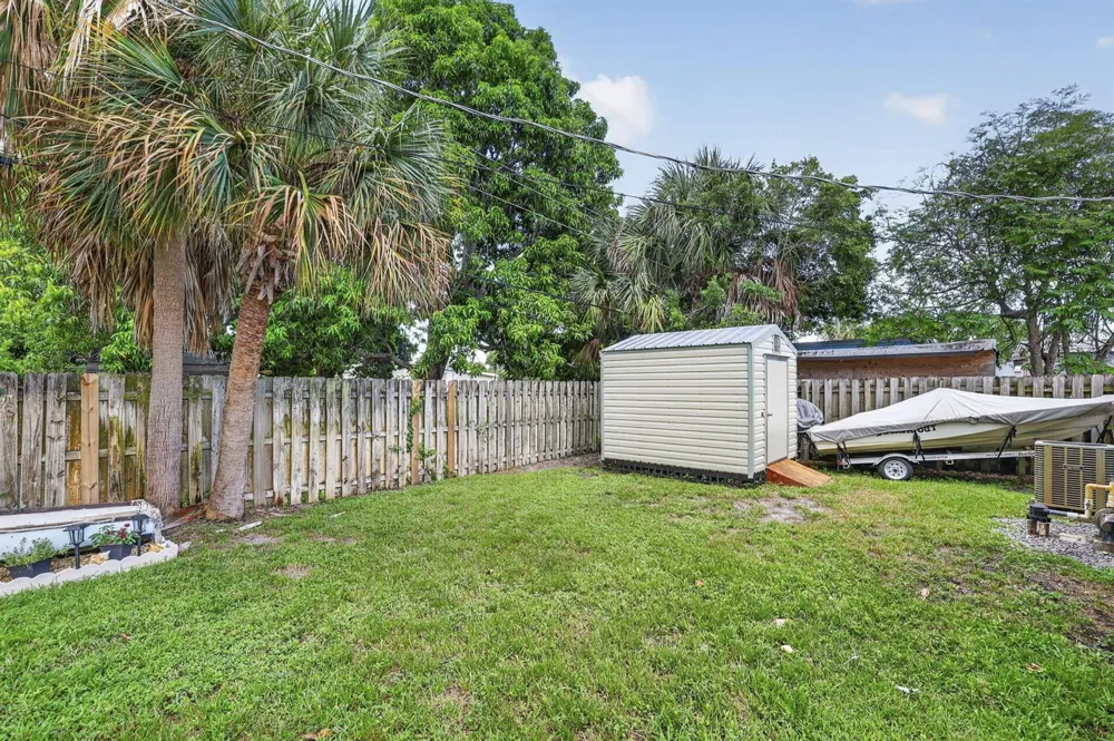 1633 NE 51st Court Pompano Beach, FL 33064