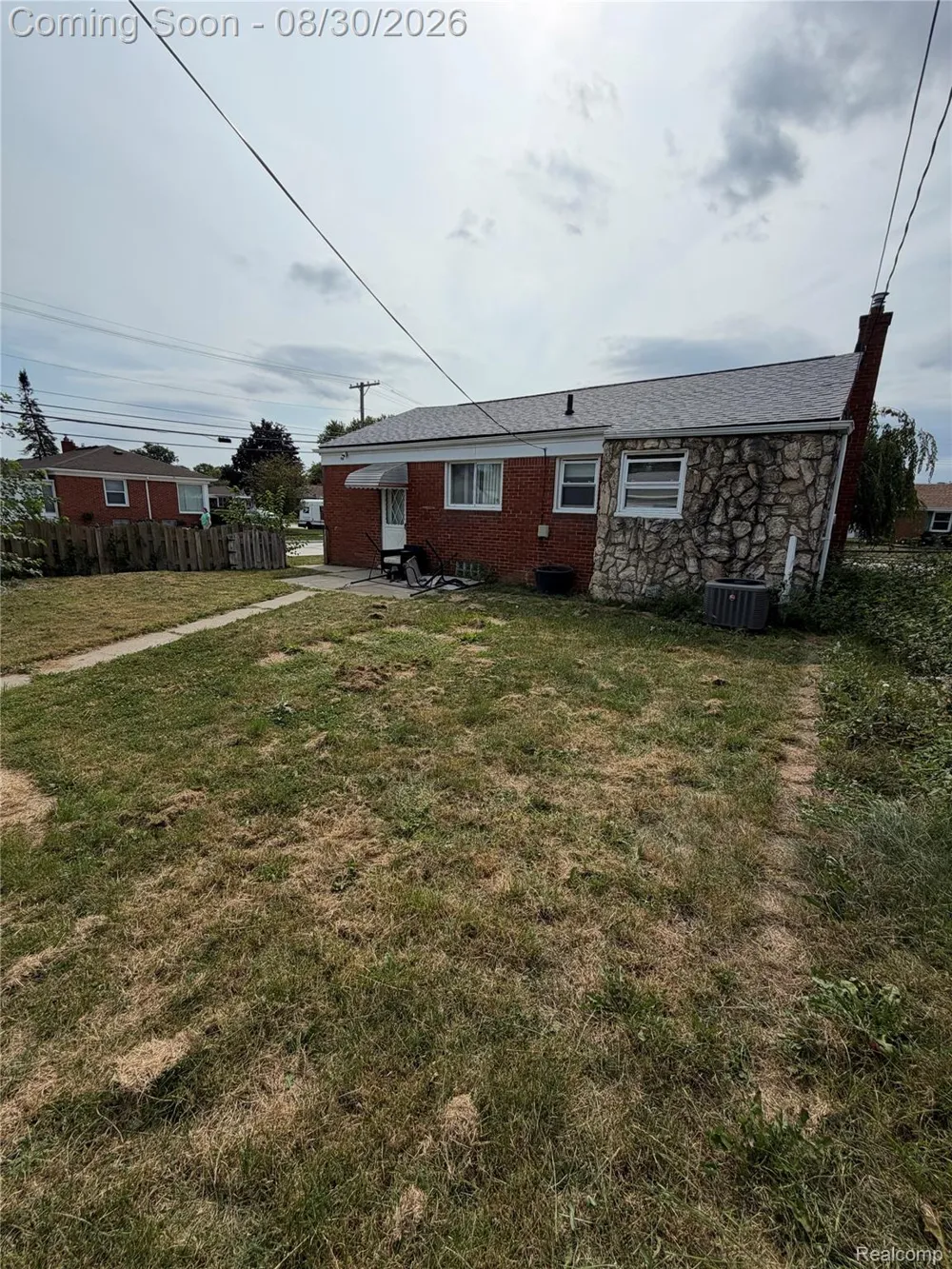 28302 Edward Street Roseville City, MI 48066