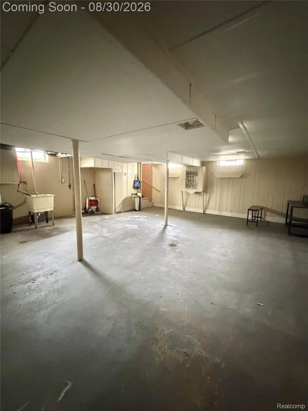 28302 Edward Street Roseville City, MI 48066