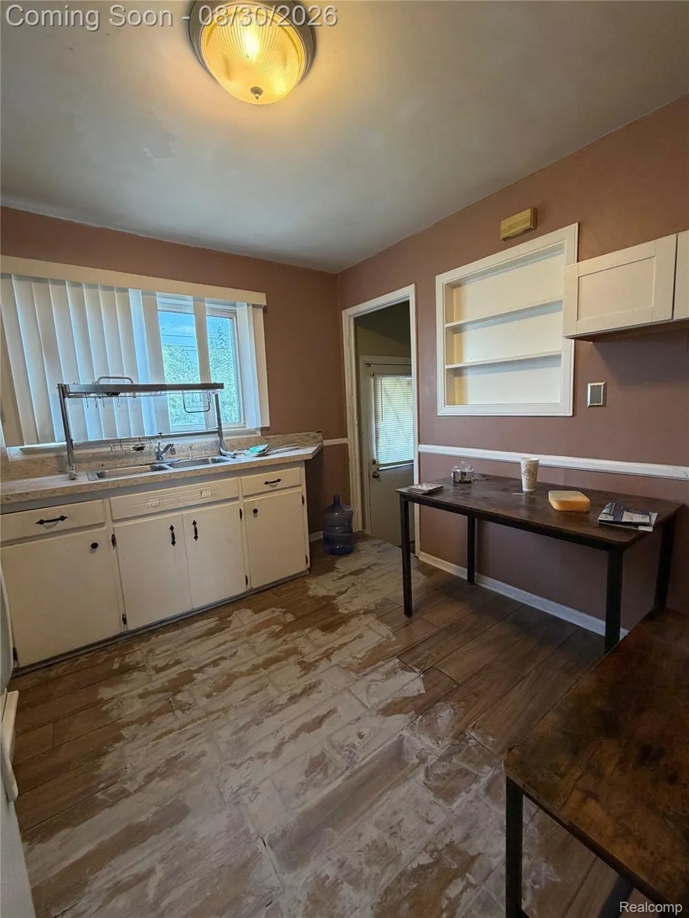 28302 Edward Street Roseville City, MI 48066
