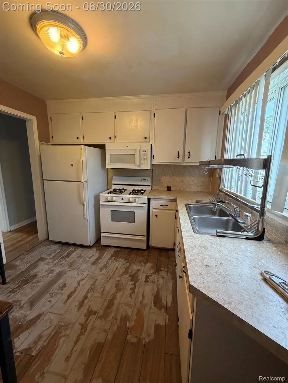 28302 Edward Street Roseville City, MI 48066