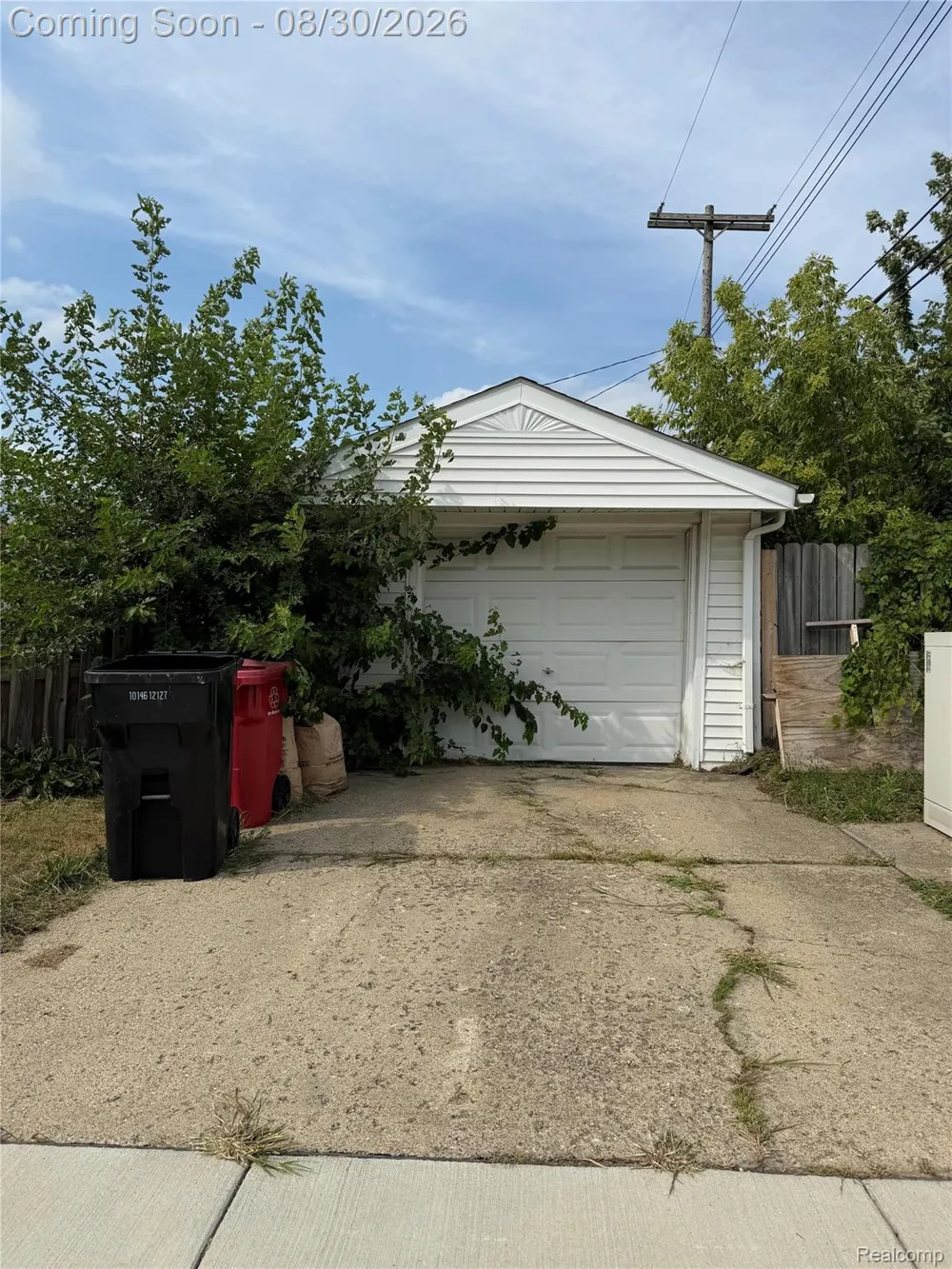 28302 Edward Street Roseville City, MI 48066