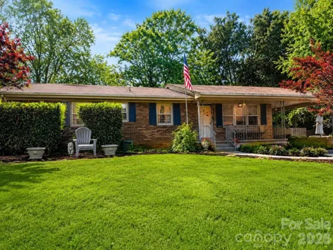 2931 POPLAR CIRCLE