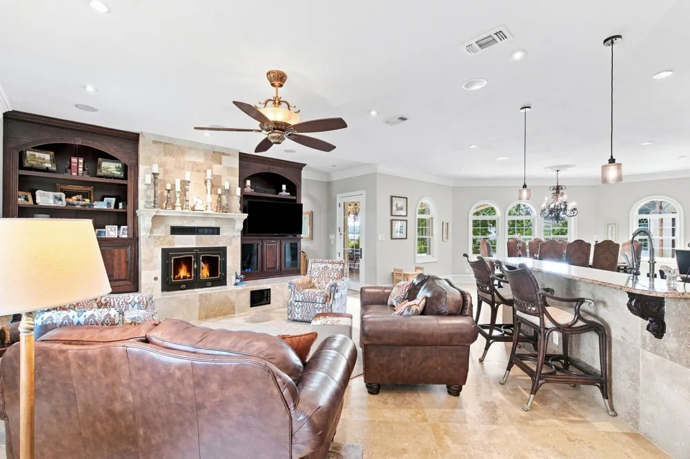 1000 Catalina Bay Boulevard Granbury, TX 76048