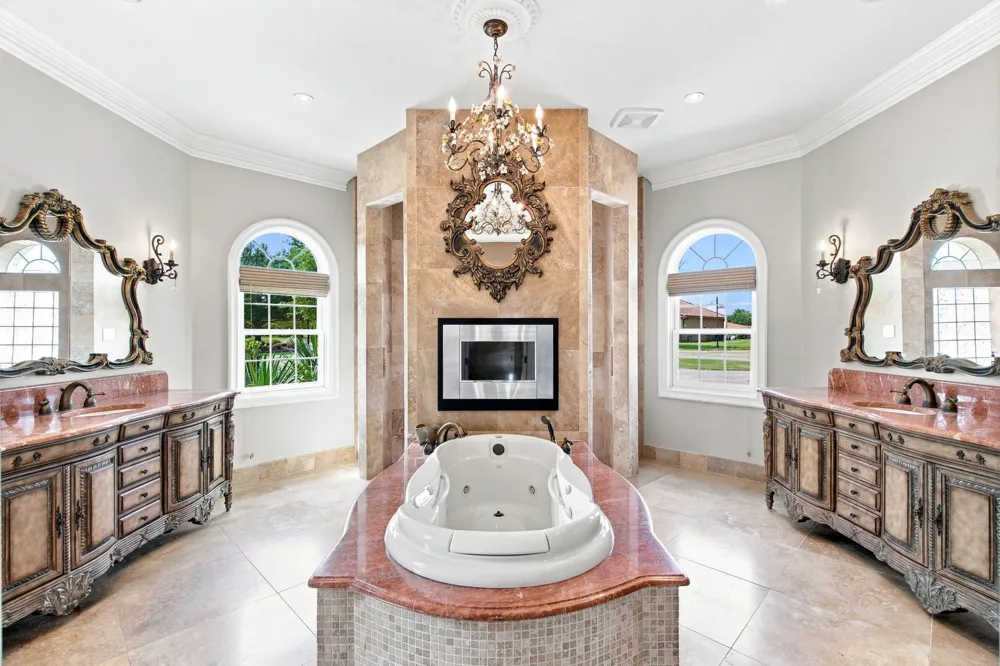 1000 Catalina Bay Boulevard Granbury, TX 76048
