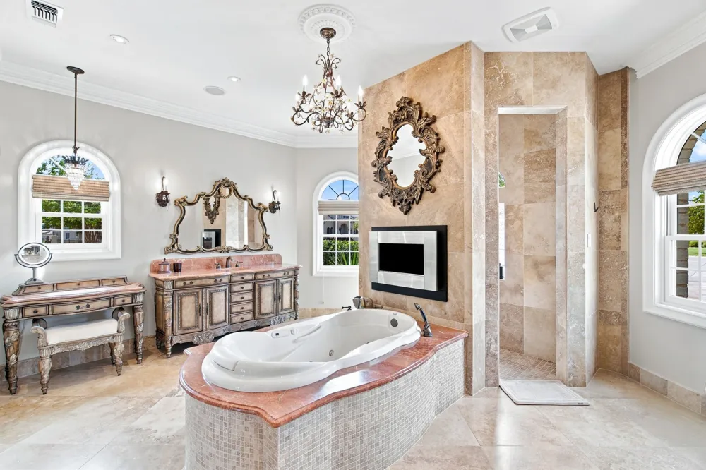 1000 Catalina Bay Boulevard Granbury, TX 76048