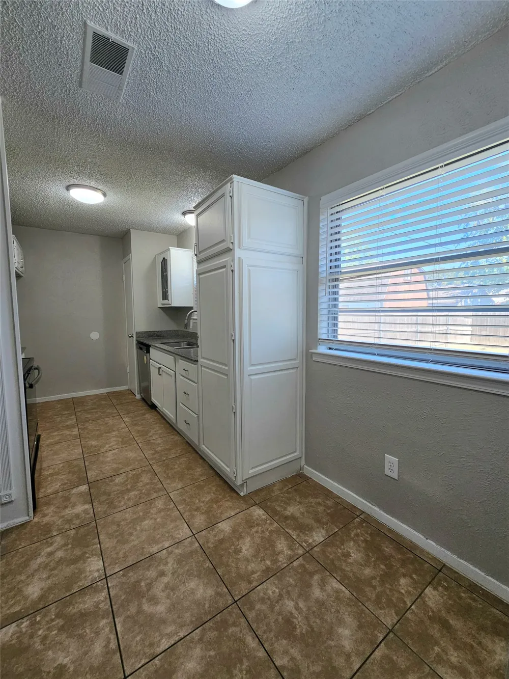 6924 Yorkston Street Watauga, TX 76148