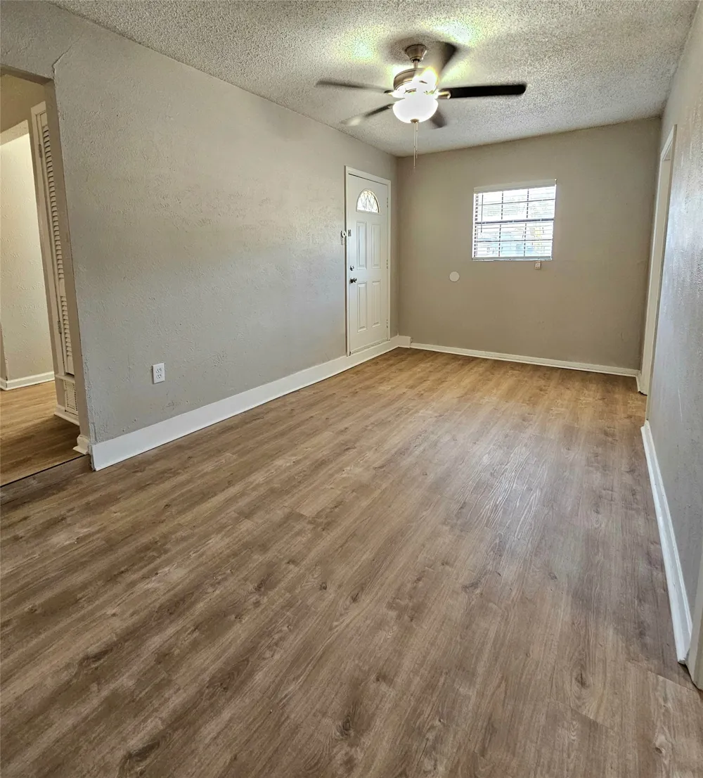 6924 Yorkston Street Watauga, TX 76148