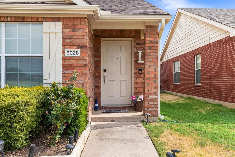 9028 Eastwood Avenue Cross Roads, TX 76227