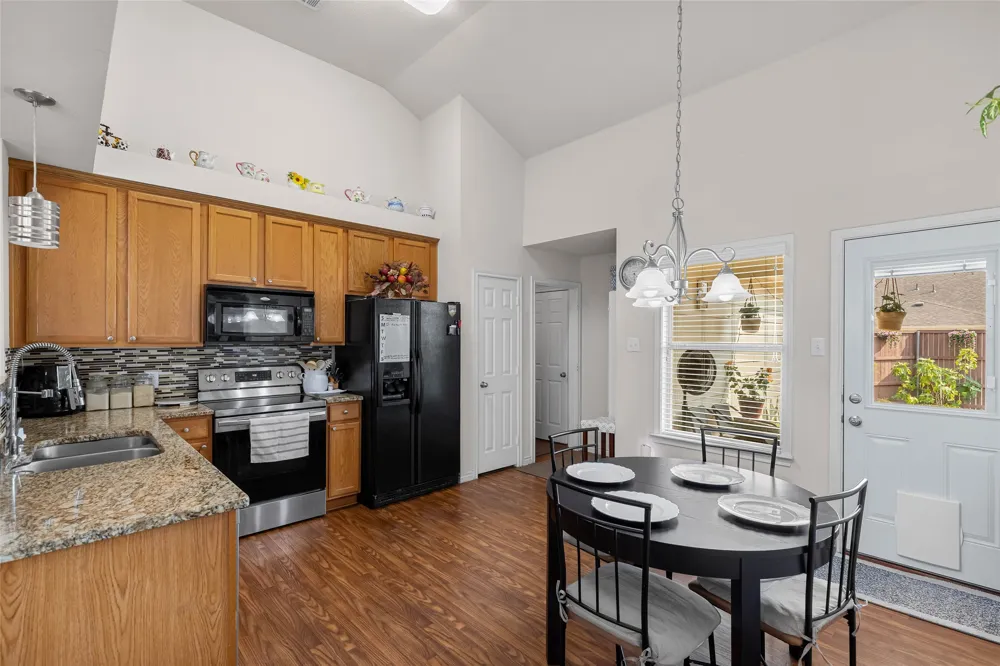 9028 Eastwood Avenue Cross Roads, TX 76227