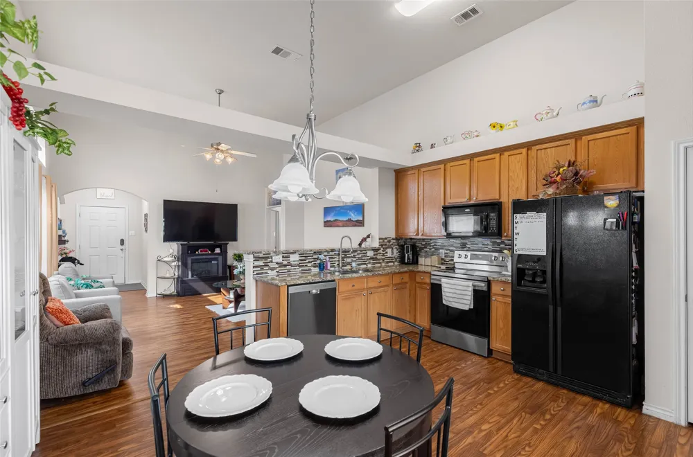 9028 Eastwood Avenue Cross Roads, TX 76227