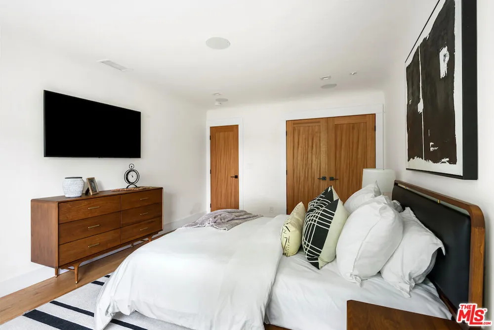 5319 West Boulevard Los Angeles, CA 90043