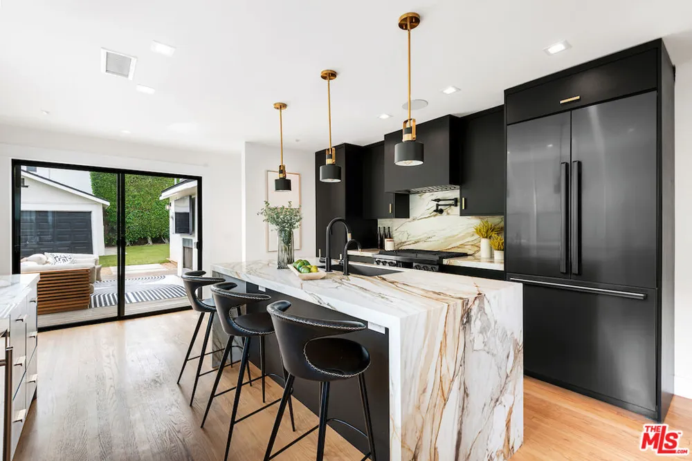 5319 West Boulevard Los Angeles, CA 90043
