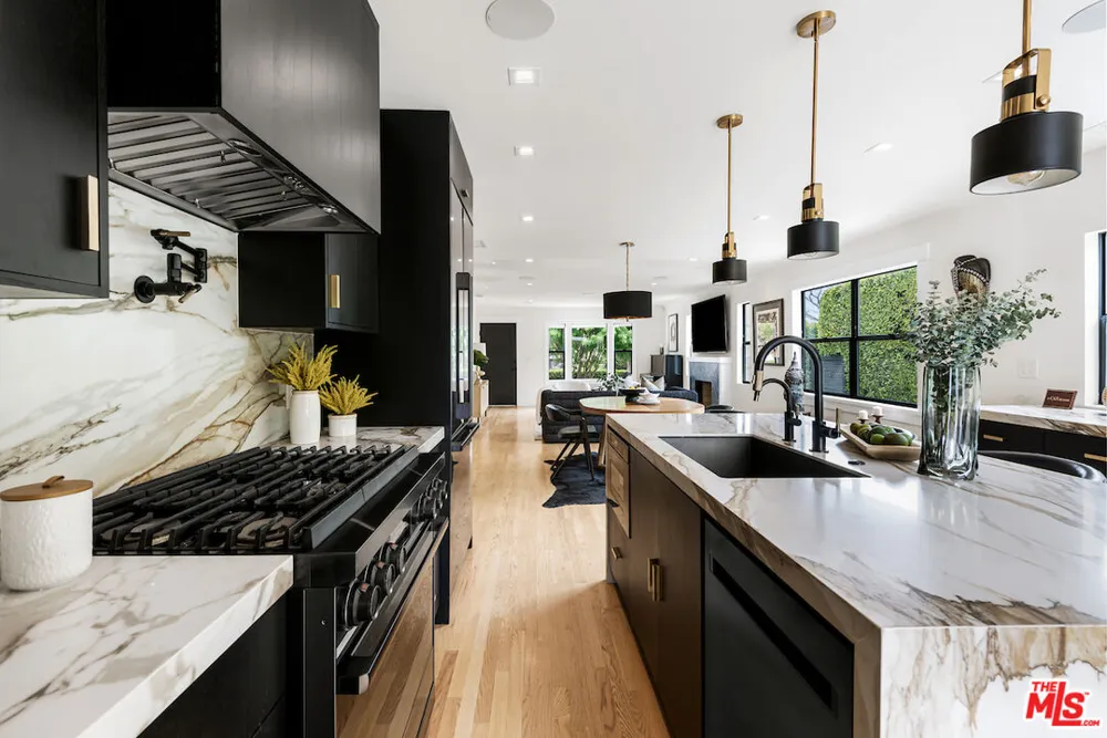 5319 West Boulevard Los Angeles, CA 90043