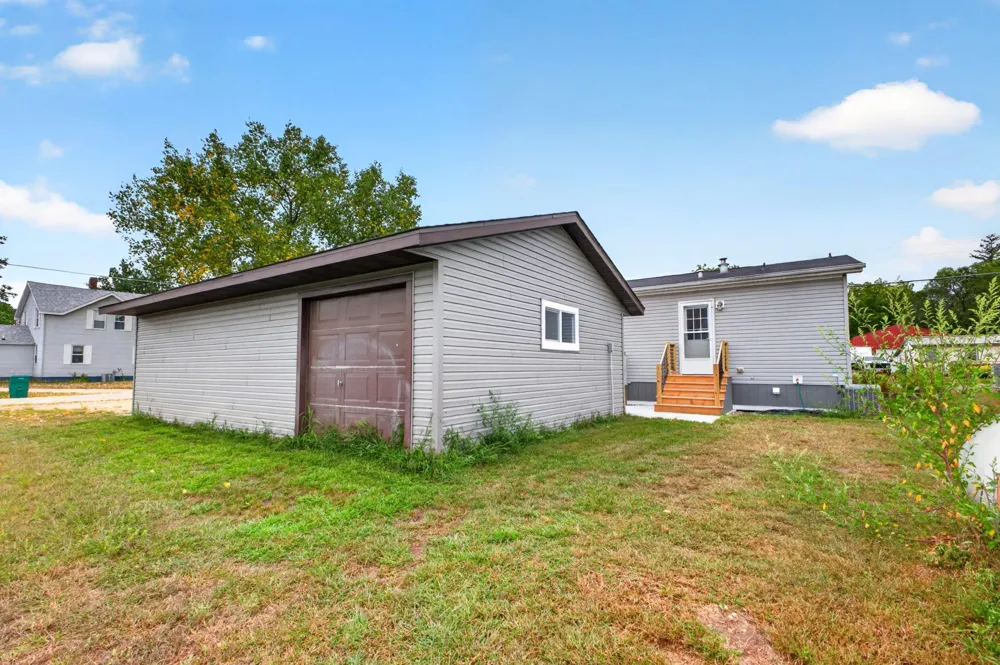 400 E Baldwin Avenue Kellogg, MN 55945